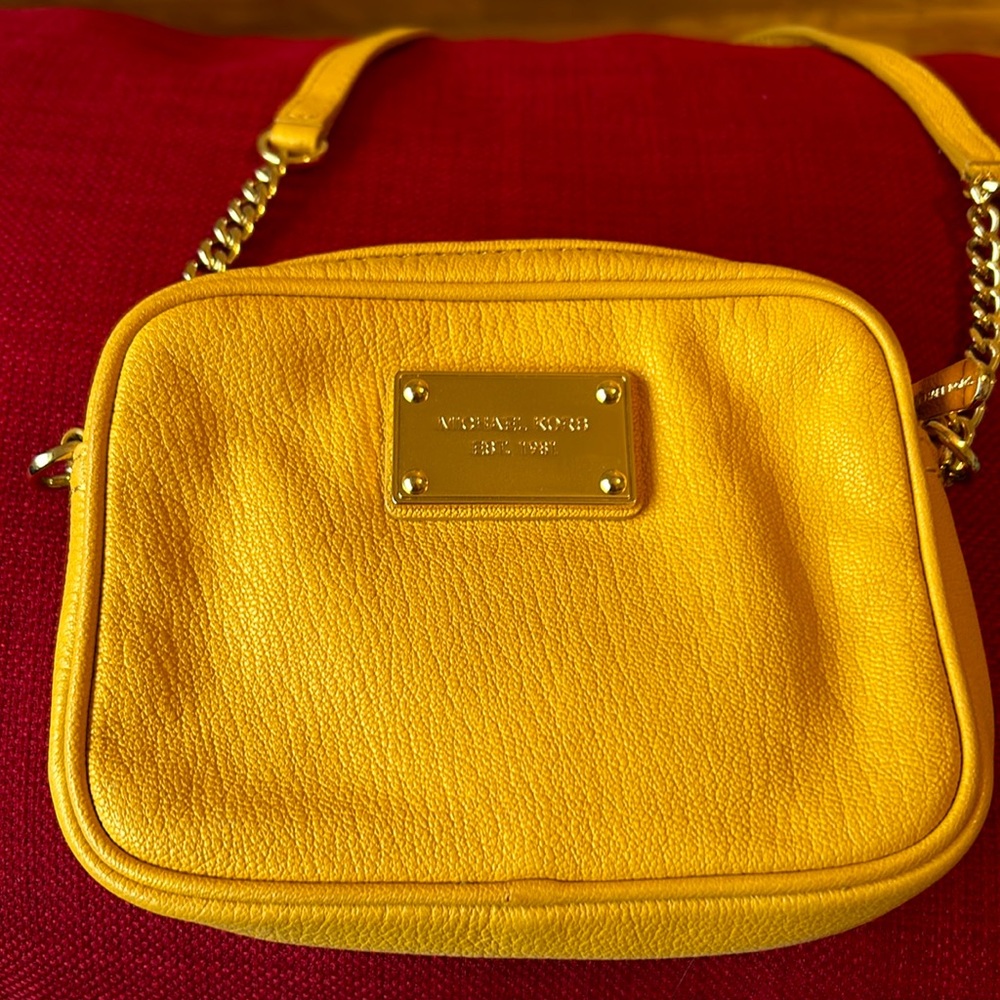 Micheal Kors cross body bag